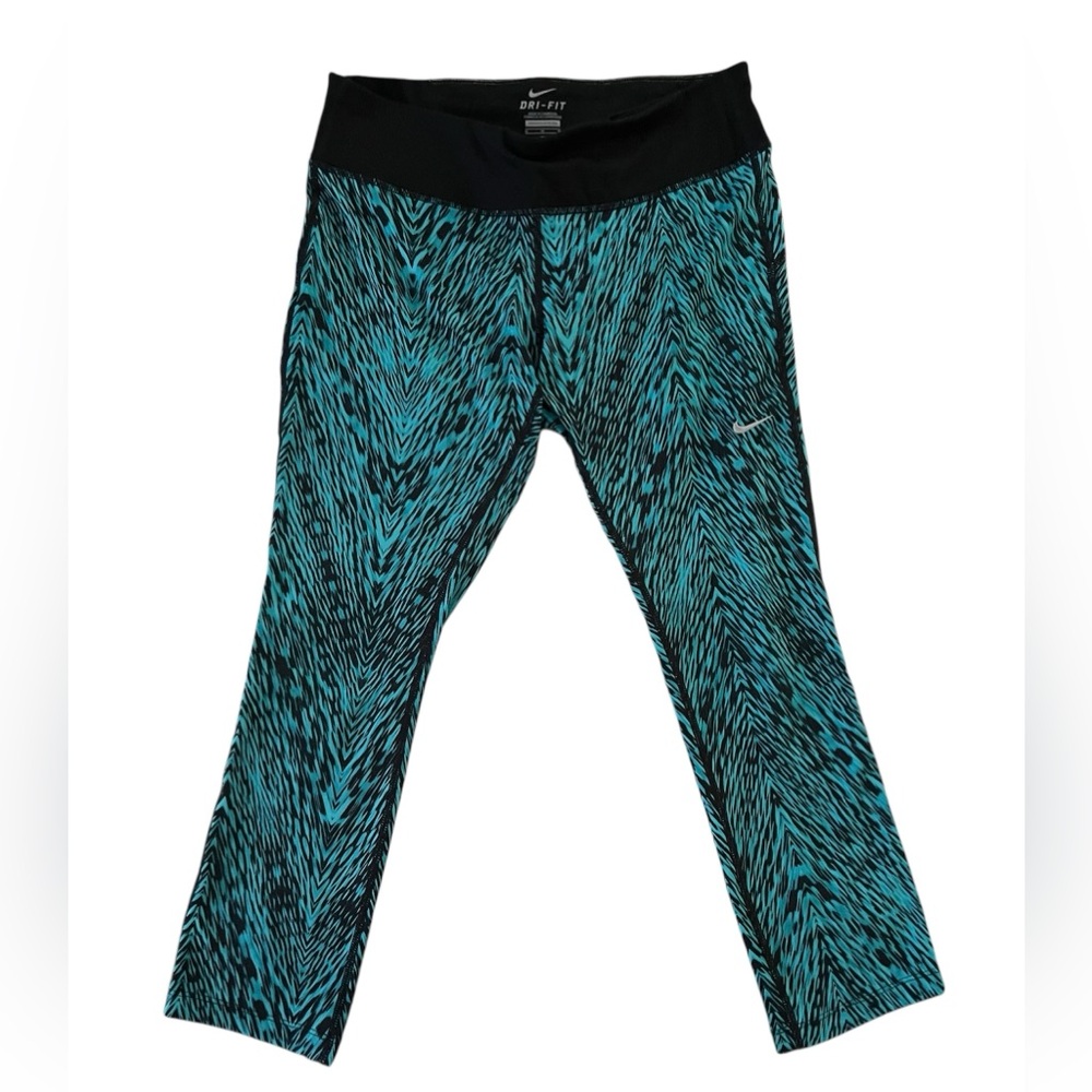 Nike | Dri-Fit Black/Green Capris. Women’s Medium.